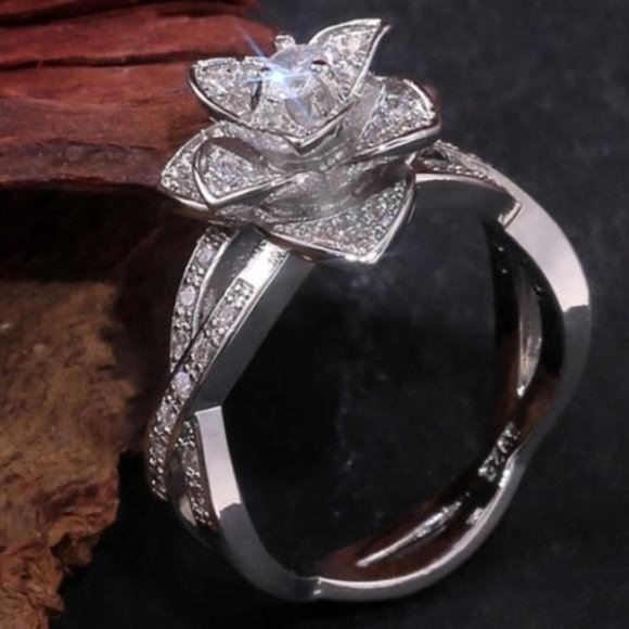NEW 925 STERLING SILVER DIAMOND HALO RING, CUTE RING, SHINY RING. - Picture 1 of 5